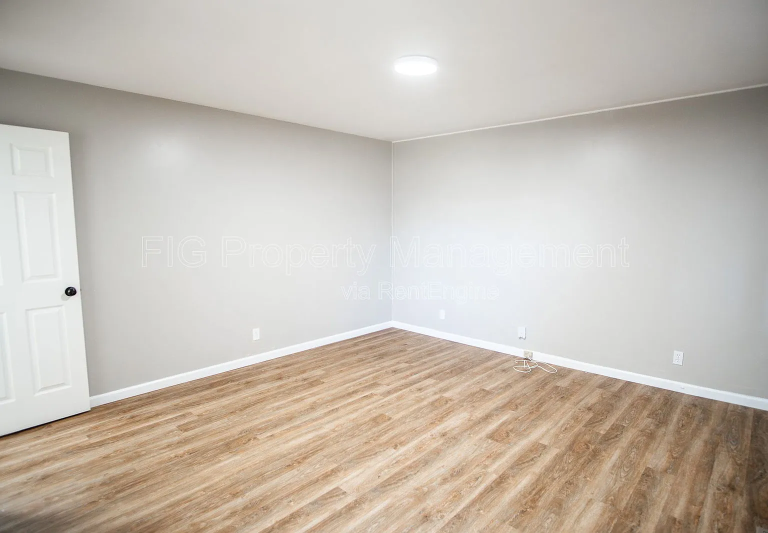 2 bed, 1.0 bath, 777 sqft, $1,300 — Photo 2
