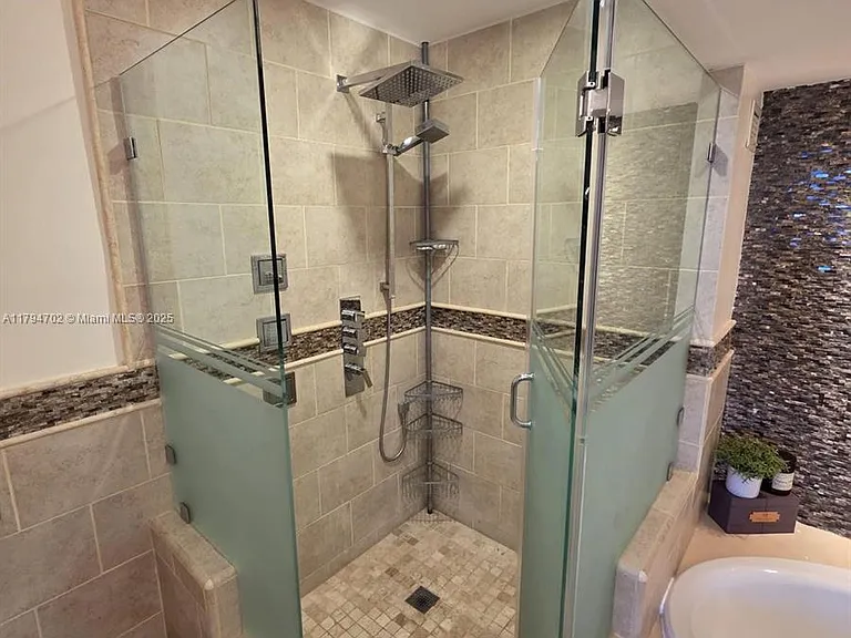 9225 Collins Ave #1409 — Photo 27
