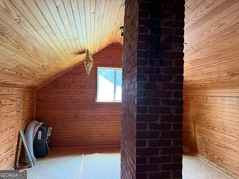 502 Lawrence St — Photo 10