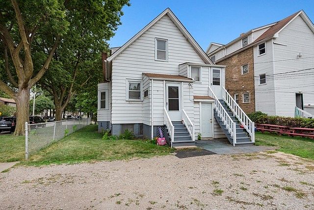 2nd image of 1944 Jackson Ave