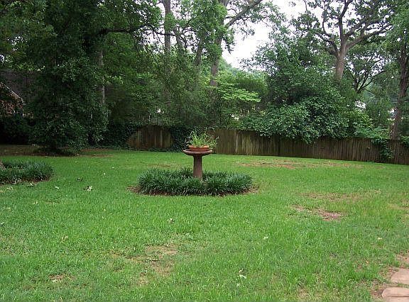 3rd image of 906 Wright Dr