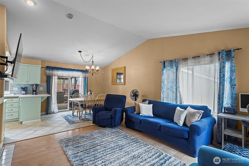 5th image of 1305 185th Street E