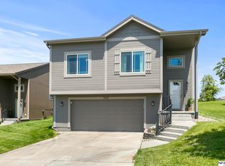18908 Drexel Cir, Omaha, NE 68135