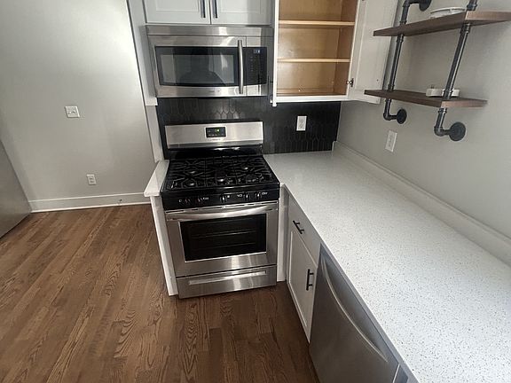 3rd image of 141 6th St Floor 1