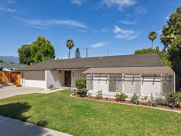 316 Cambridge Dr — Photo 1