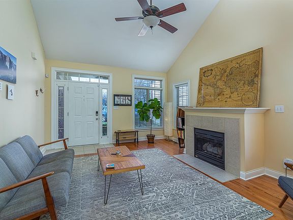 3rd image of 1757 Courtney Ave