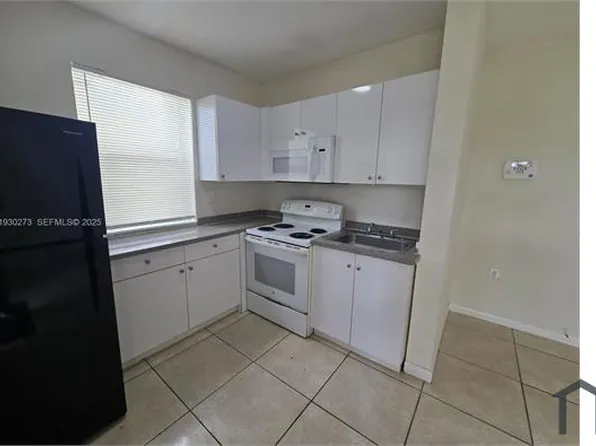 609 NW 7th Ave, Hallandale, FL 33009
