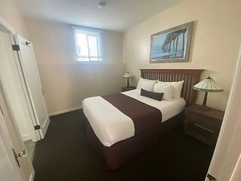 Capitola Venetian Apartments — Photo 22