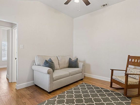 3rd image of 2305 Highridge Dr