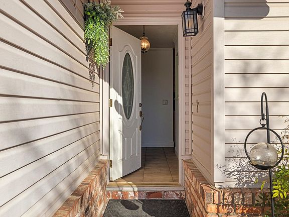 5th image of 2241 Rochelle Ave