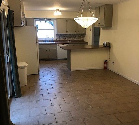 5th image of 1808 E Windsor Dr