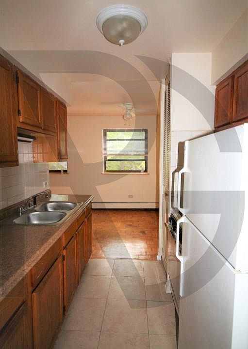 1st image of 510 W Briar Pl #510201