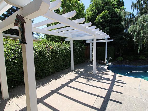 5th image of 2336 Grenoble Dr