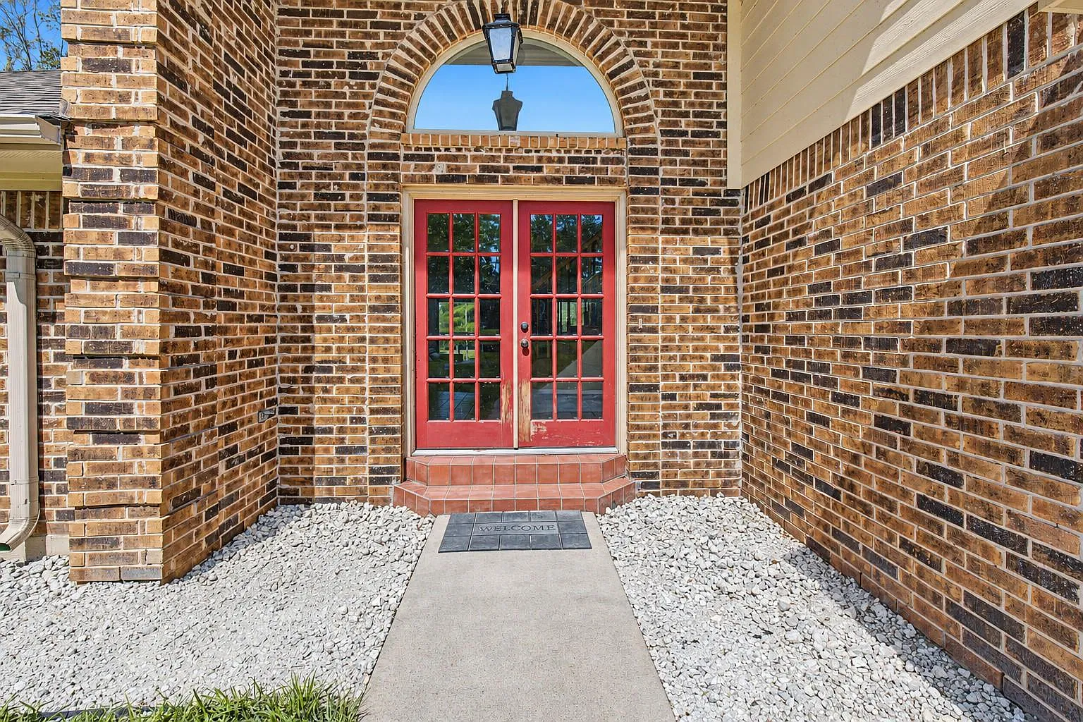 3 bed, 2.0 bath, 2178 sqft, $2,800 — Photo 2
