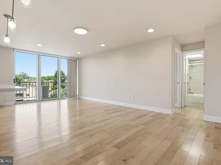 4520 King St #804 — Photo 9