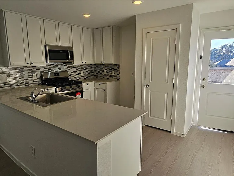 722 Falling Cave Dr — Photo 2