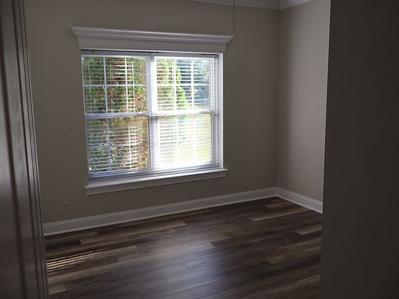 3rd image of 1482 Saint Thomas Cir