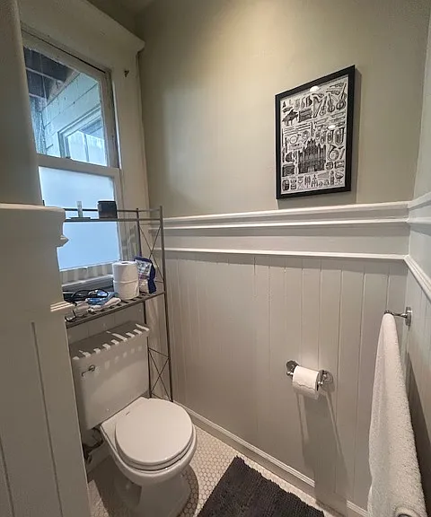 Shared bathroom/toilet