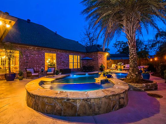 3rd image of 501 Torrenova Cir