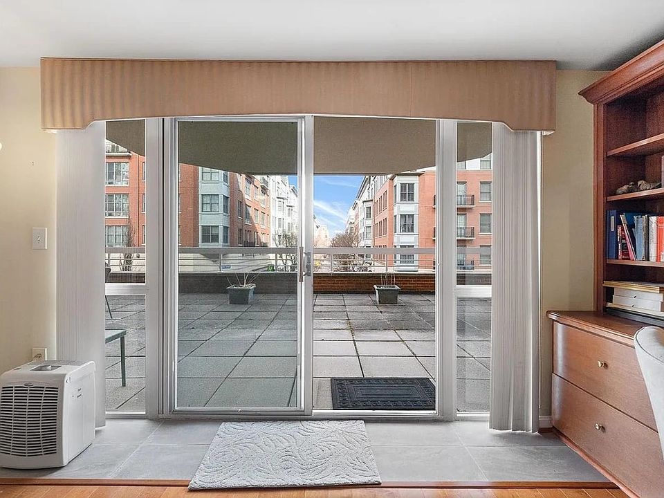 1st image of 24 Courthouse Sq APT 105