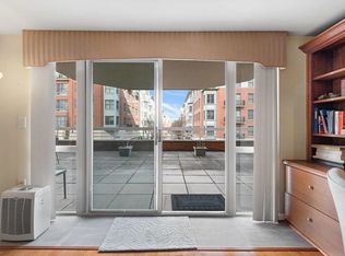 24 Courthouse Sq APT 105, Rockville, MD 20850