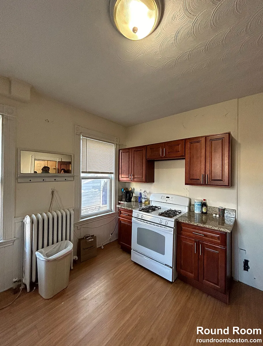 Building Photo - 17 Hillside St #1