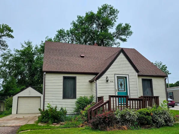 808 5th St SW, Pipestone, MN 56164