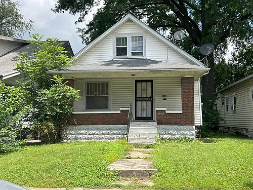 2335 W Lee St Photo 1