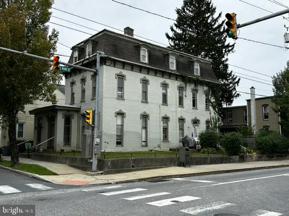 2 W Stiegel St, Manheim, PA 17545