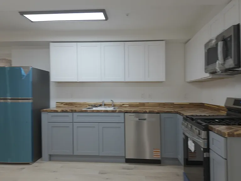 2718 Hamlin St NE #B — Photo 9