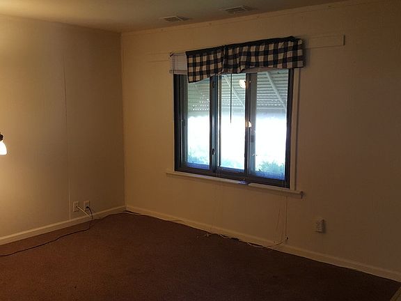 3rd image of 525 N Lavergne Ave