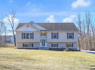 28 Reigler Rd, Hewitt, NJ 07421