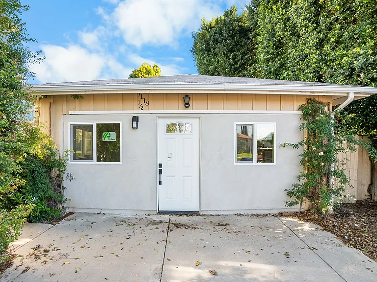 7118 1/2 Sunnybrae Ave — Photo 1