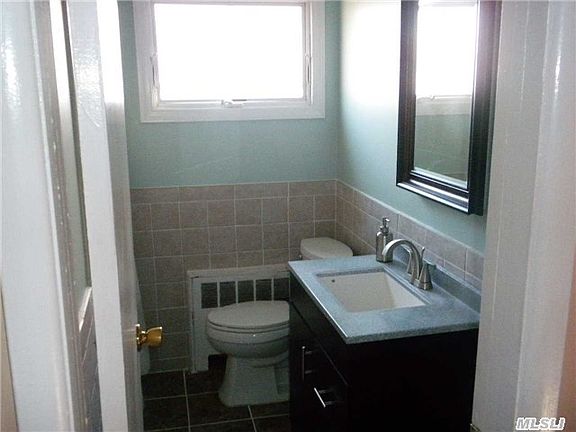 2nd image of 31 Marilyn Blvd