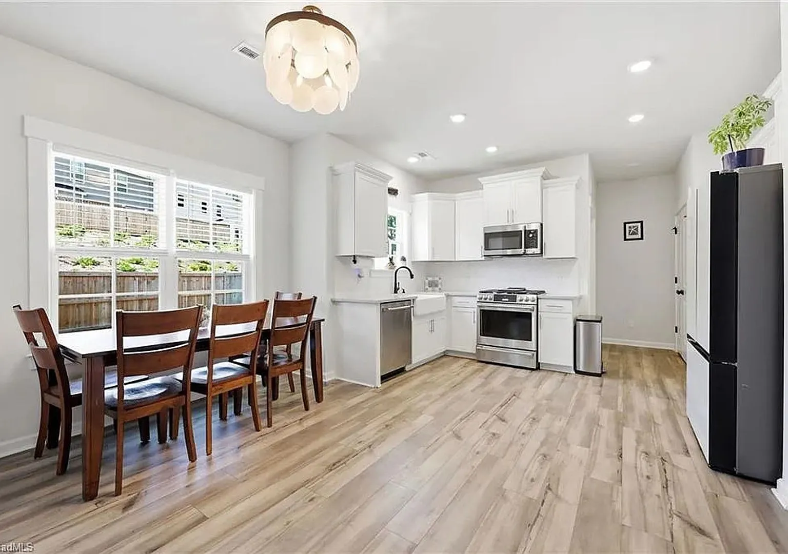 3-Bedroom Home with Fenced Yard, Loft & Upgraded Kitchen — Photo 2