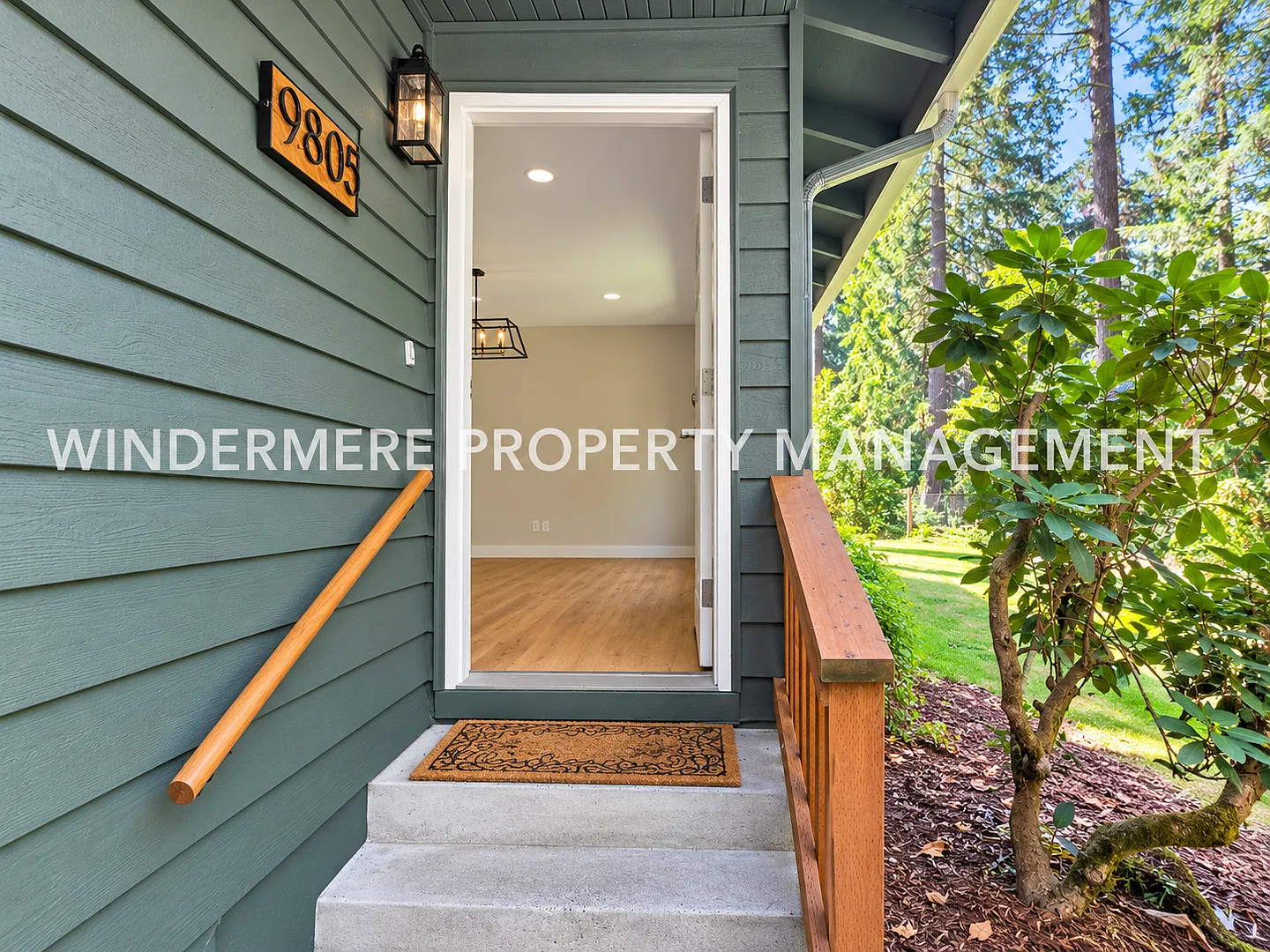 Sunny and Open Rambler in Natural Setting, Fully Fenced Large yard, Additional office space — Photo 2