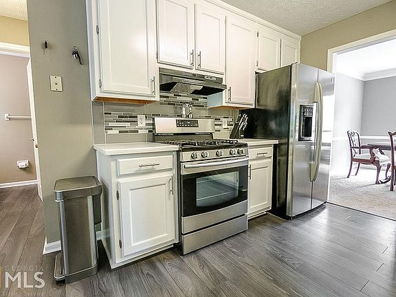 5th image of 3327 Chinaberry Ln