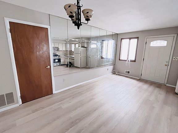 5th image of 47 Willow Wood Ln Floor 1