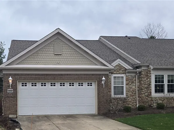 9910 Country Club Cir, Twinsburg, OH 44087