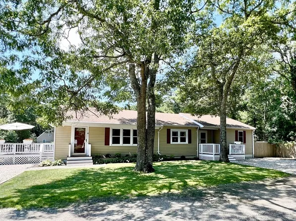 4 Sonnys Dr, Wareham, MA 02571