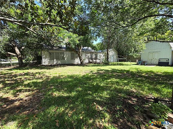 3rd image of 695 W Klingemann St