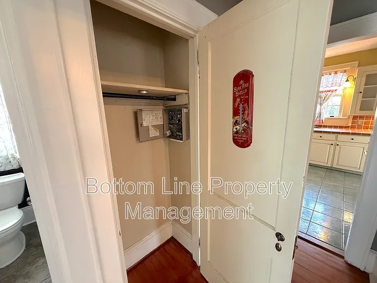 613 S York St — Photo 15