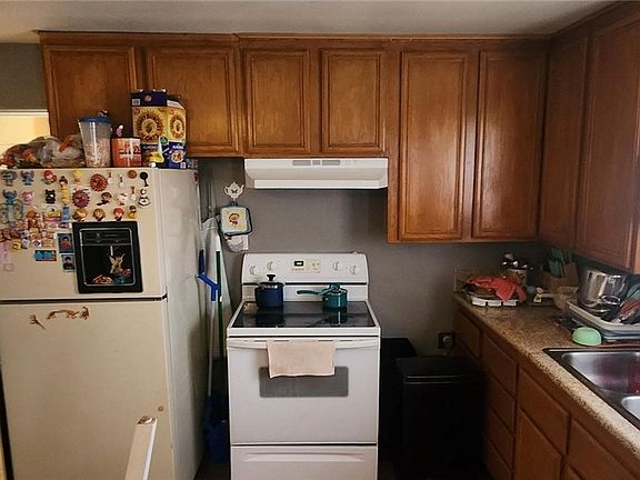 2nd image of 1637 Sunset Dr