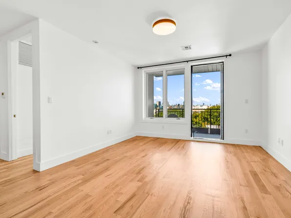 627 De Kalb Avenue image 6 of 19