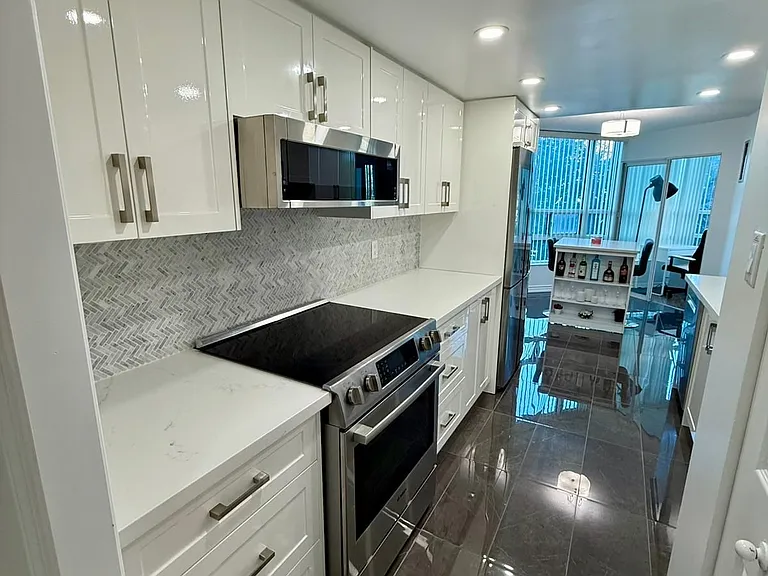 7825 Bayview Ave #309 — Photo 22