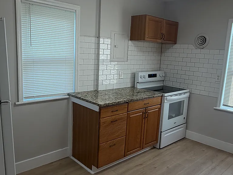 9703 Lilac Dr — Photo 13
