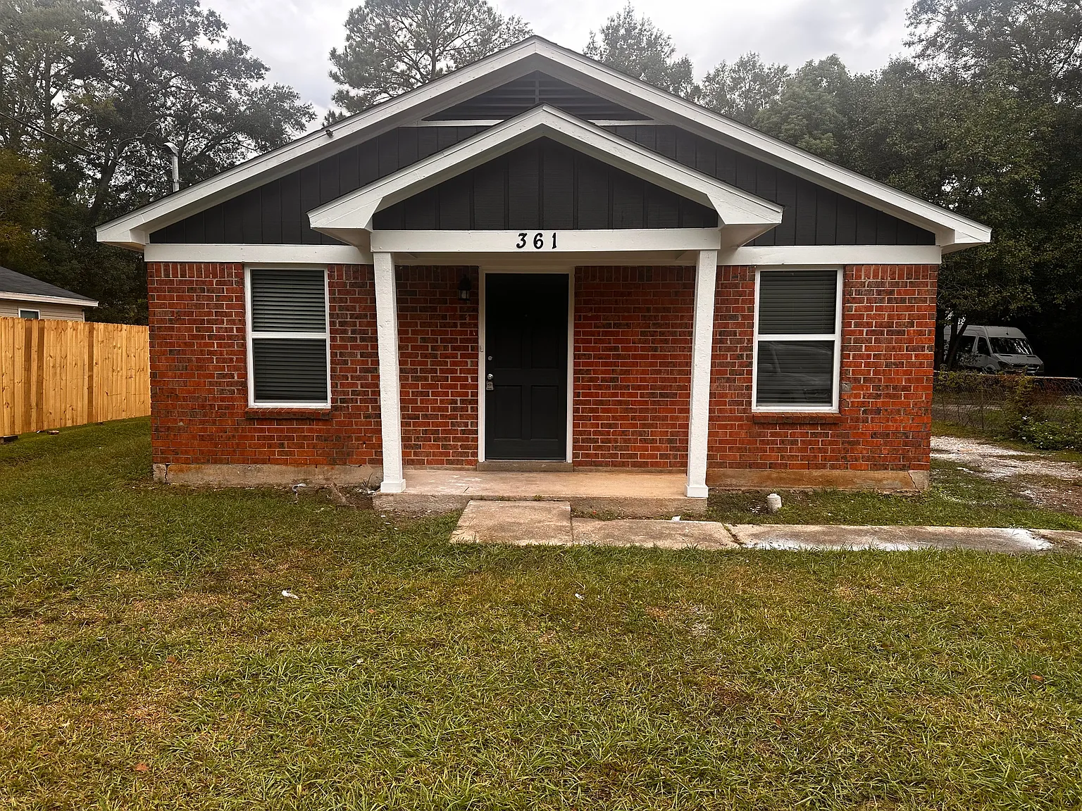 4 bed, 1296 sqft, $1,400 — Photo 1