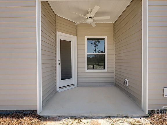 2nd image of 302 Palmetto Way NE