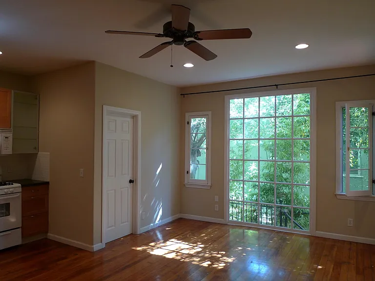 8 Esther St #10 — Photo 2