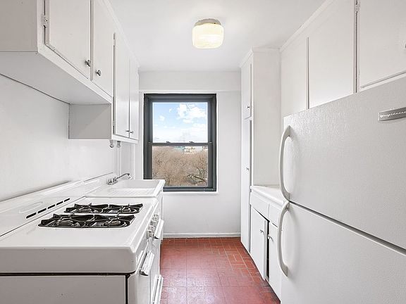 5th image of 210 Broadway Unit J702